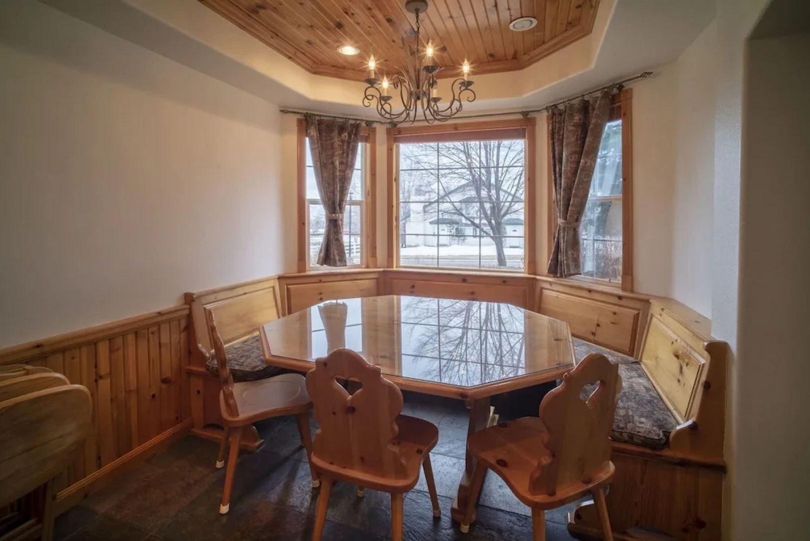 3 Bedroom 3 Bathroom Chalet 719