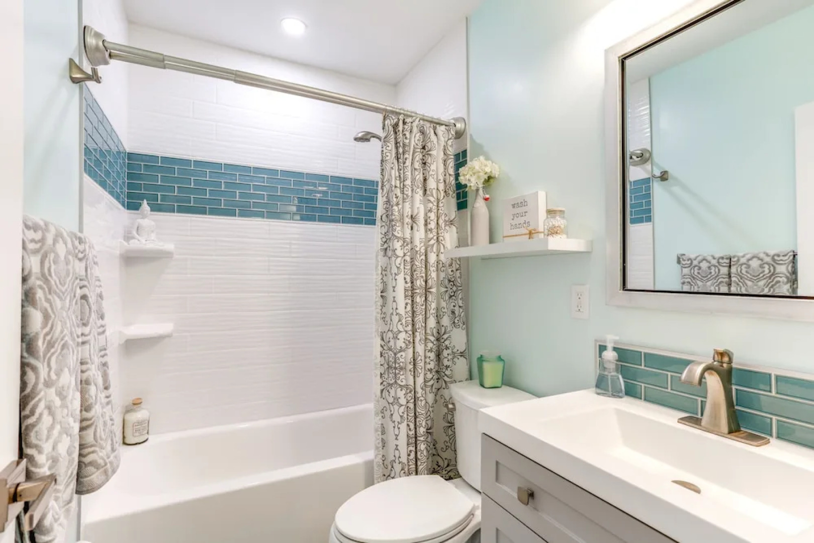 Bright Home w/ Sauna & Deck: 1 Mi to Dtwn Stuart!