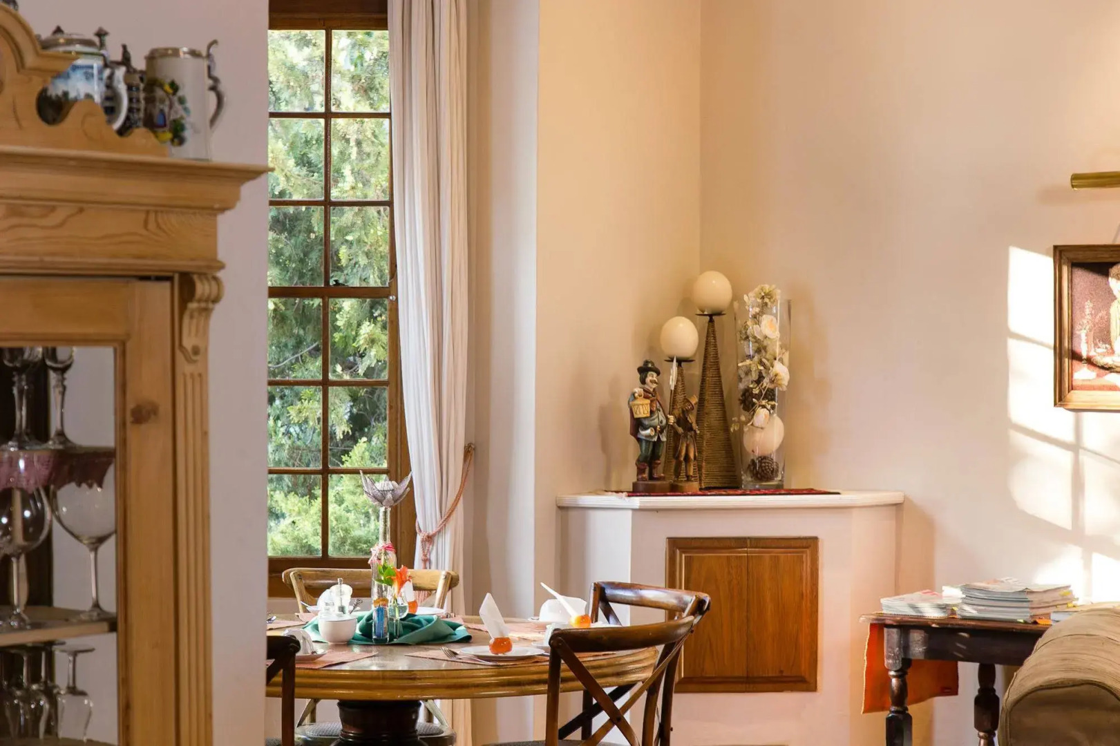 GUBAS DE HOEK meet eat sleep