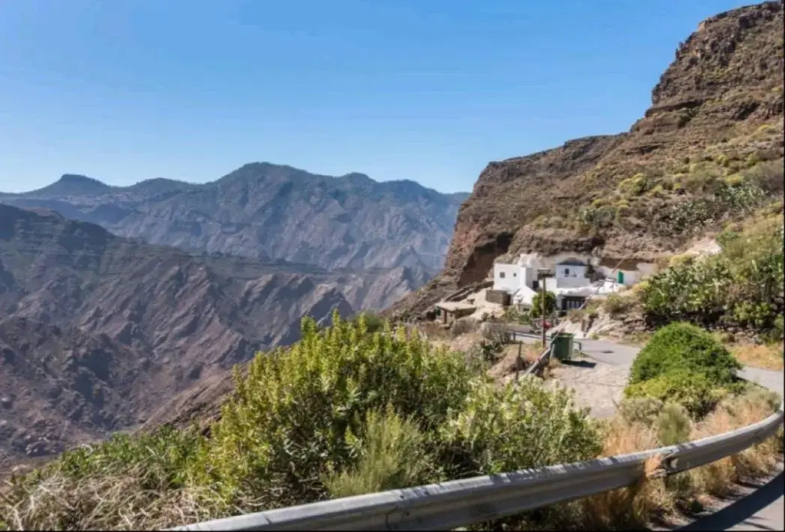 Silence's Cave Rural House