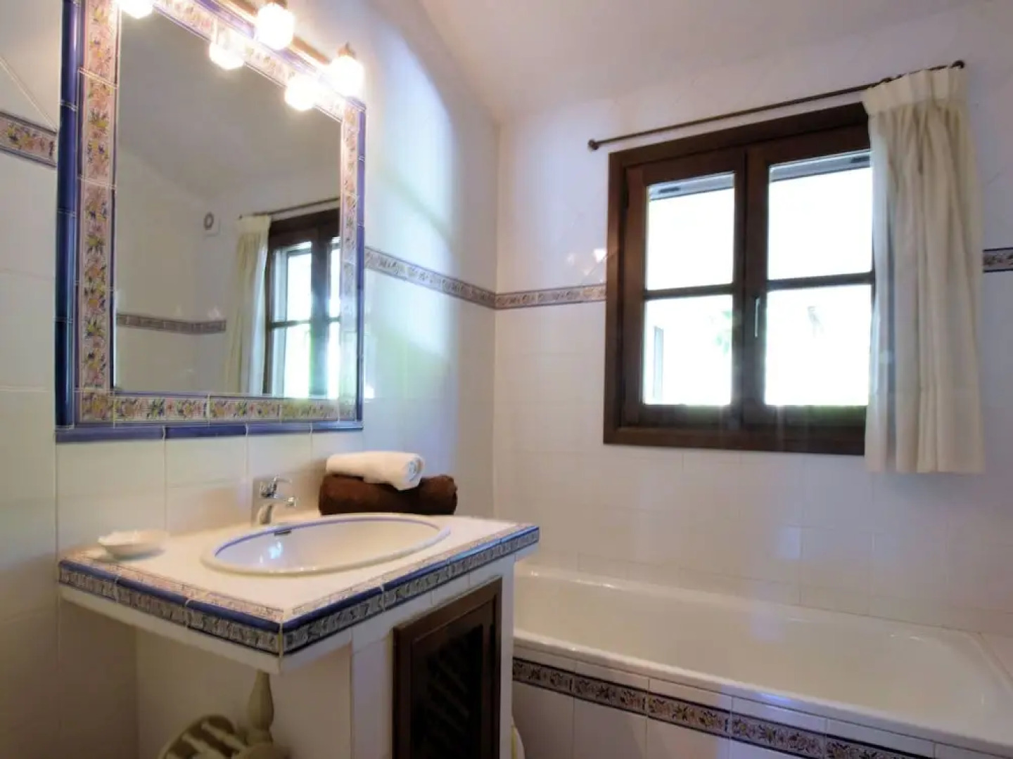 Nice Holiday Home With Private Pool and Beautiful Views of the sea and Mountains