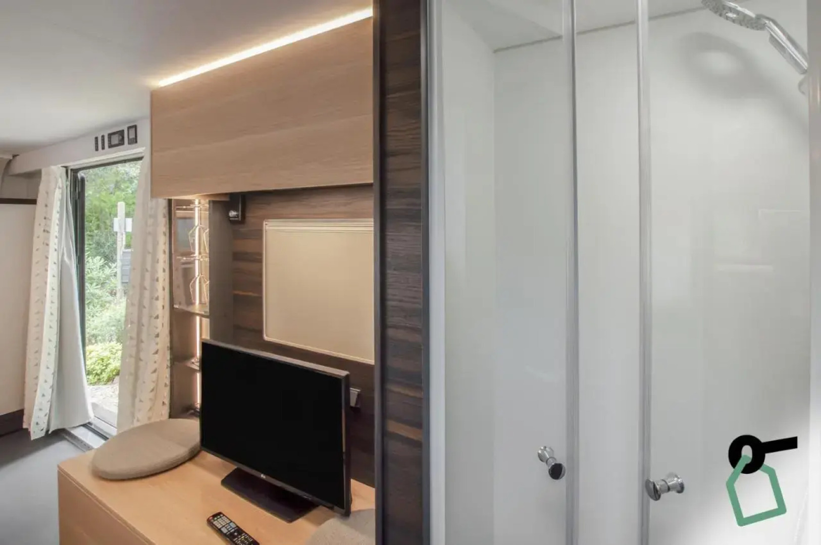 Deluxe - Two Bedroom No.2