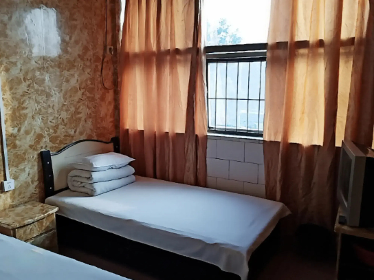 Jingmen Sanjiang Inn