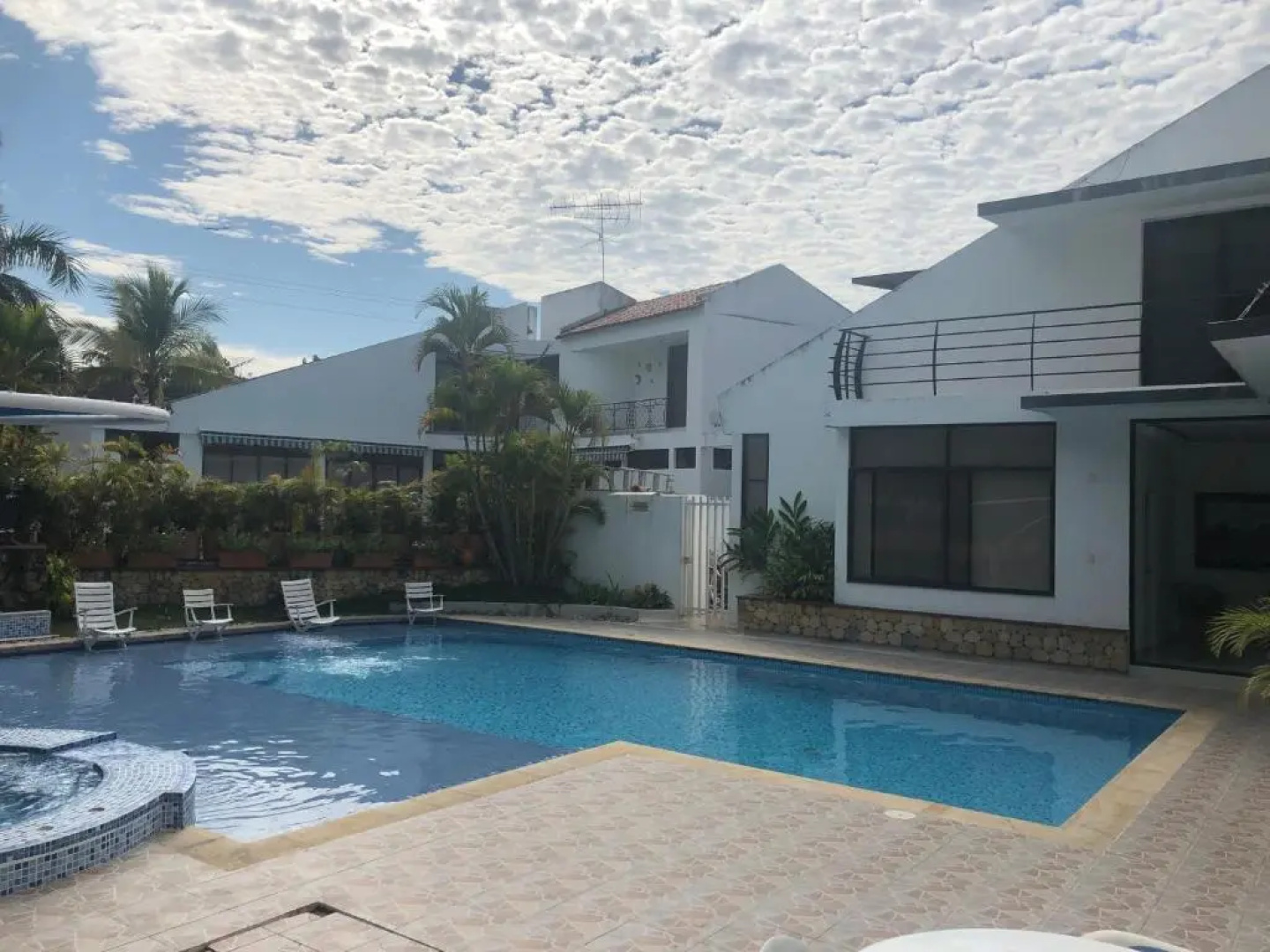 Casa Girardot Condominio El peñon 5 Habitaciones.