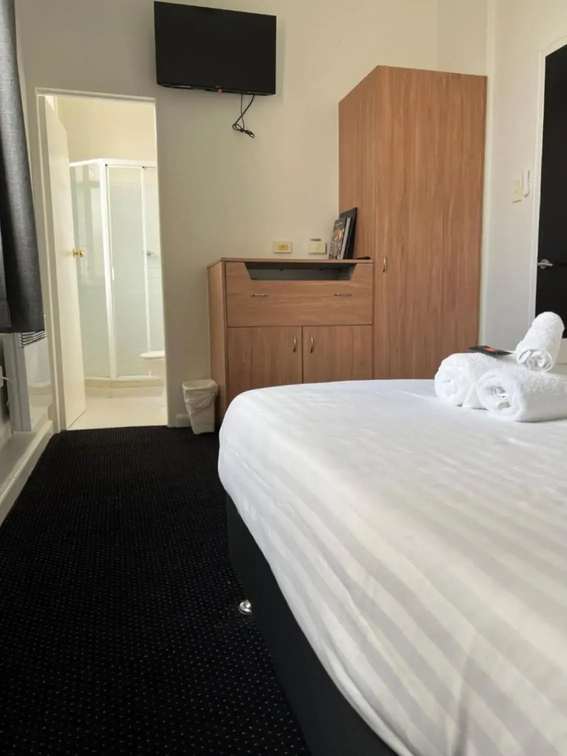 Star Bar Cafe & Hotel