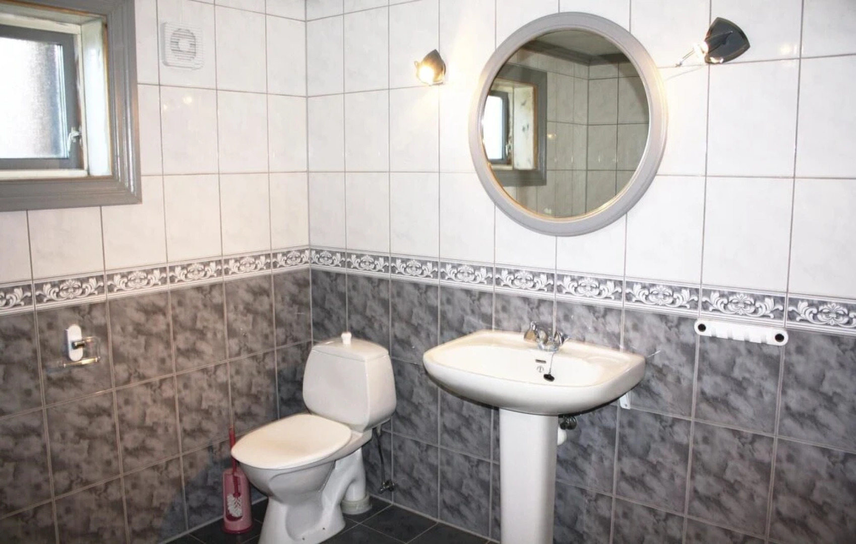 Nice Home in Borhaug With 5 Bedrooms and Wifi