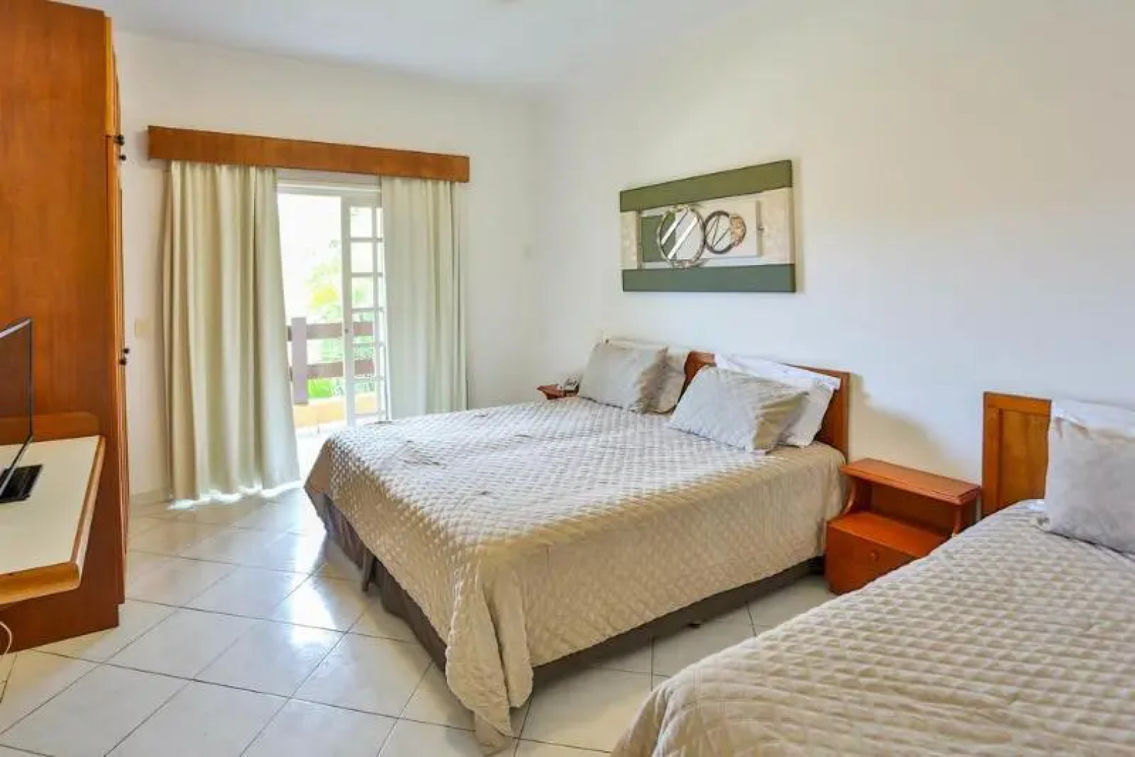 Amarilis Flat Service