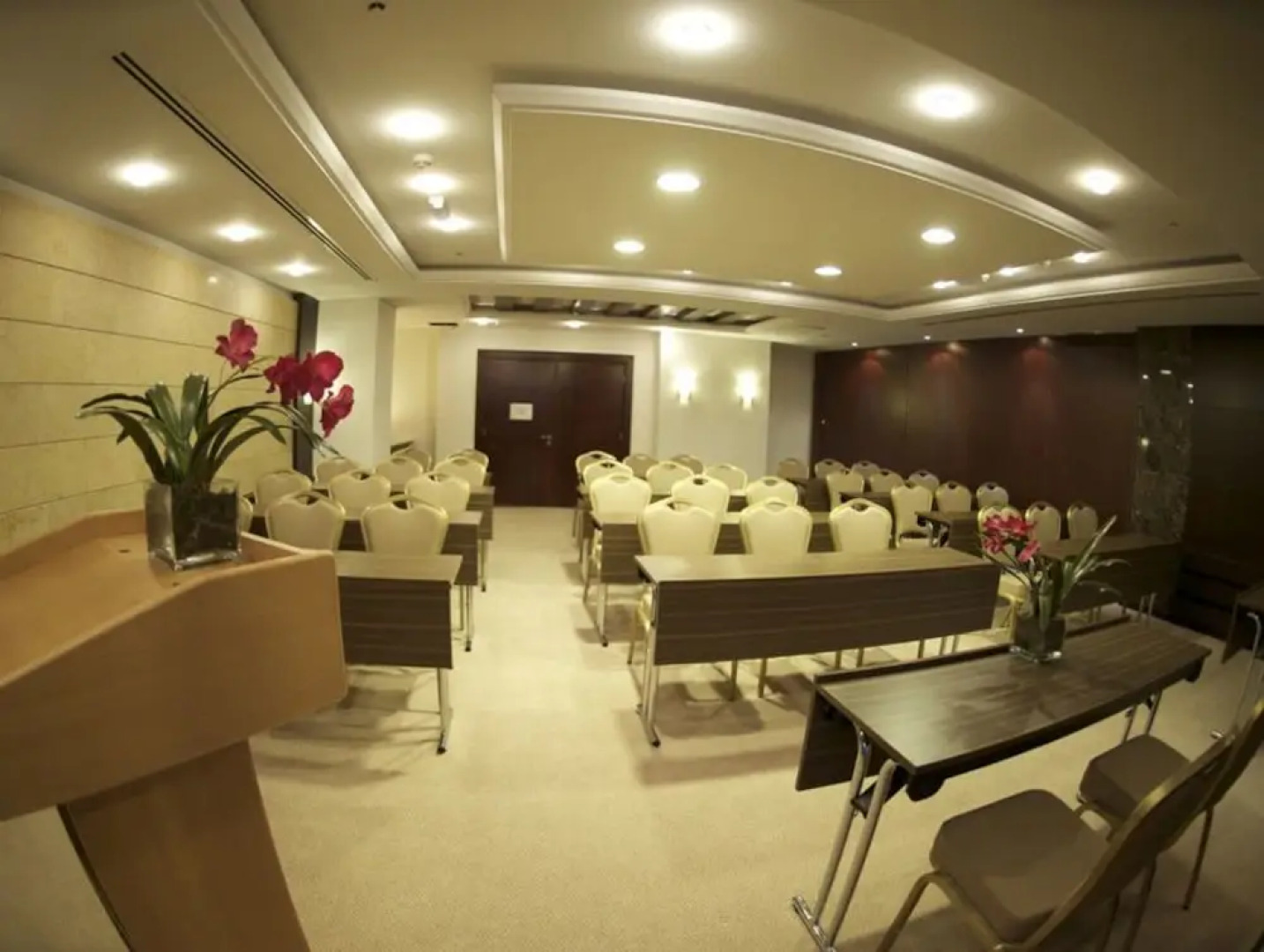 Отель Grand Belle Vue 