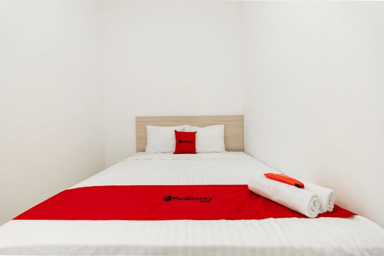 Cemerlang Guesthouse by RedDoorz