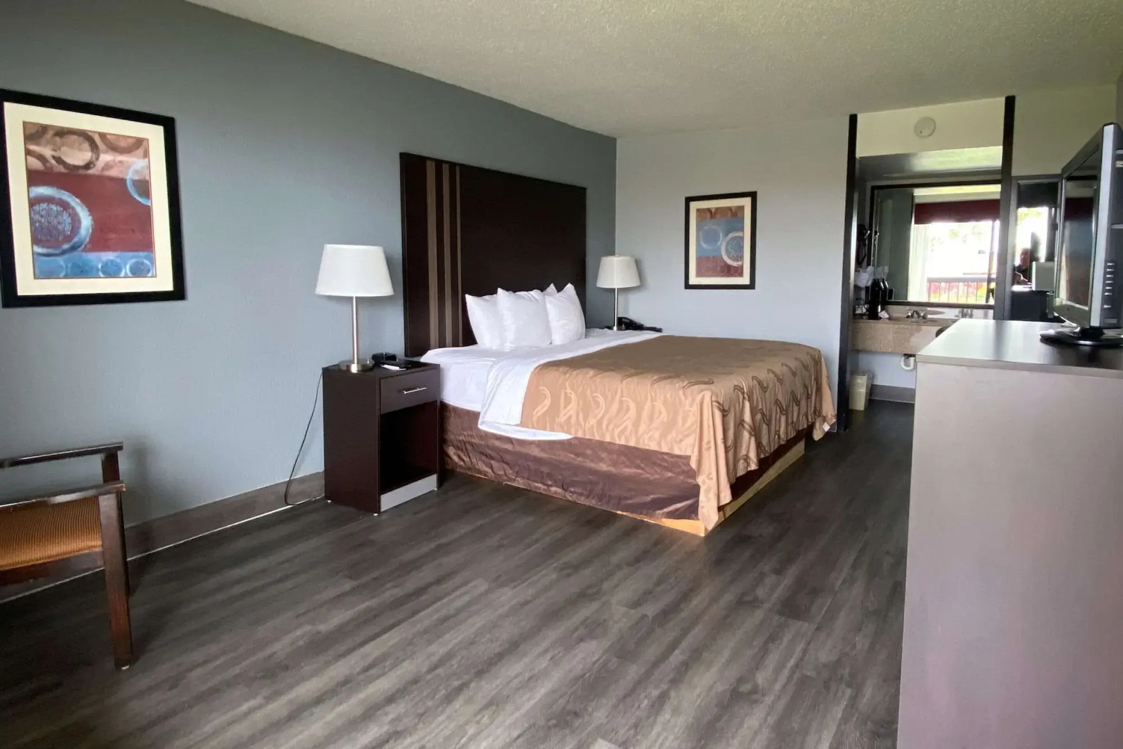 Quality Inn & Suites Gulf Breeze Bayside near Pensacola Beach
