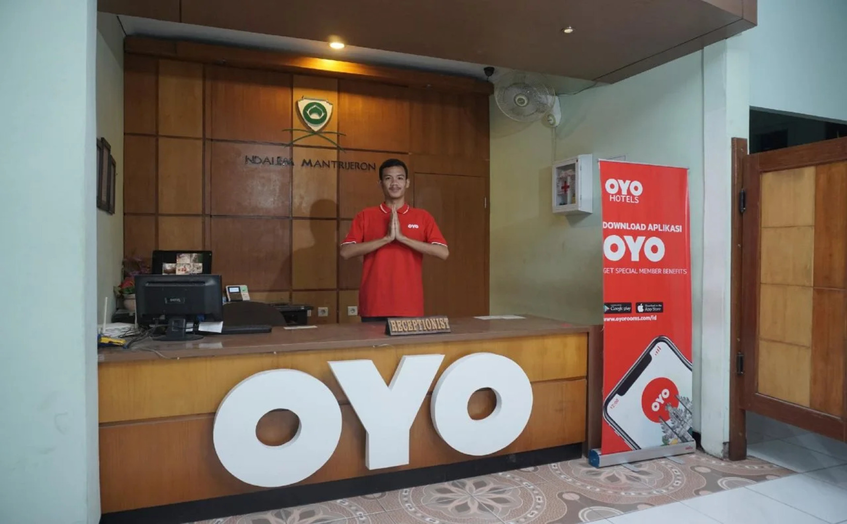 OYO 512 Ndalem Mantrijeron Hotel