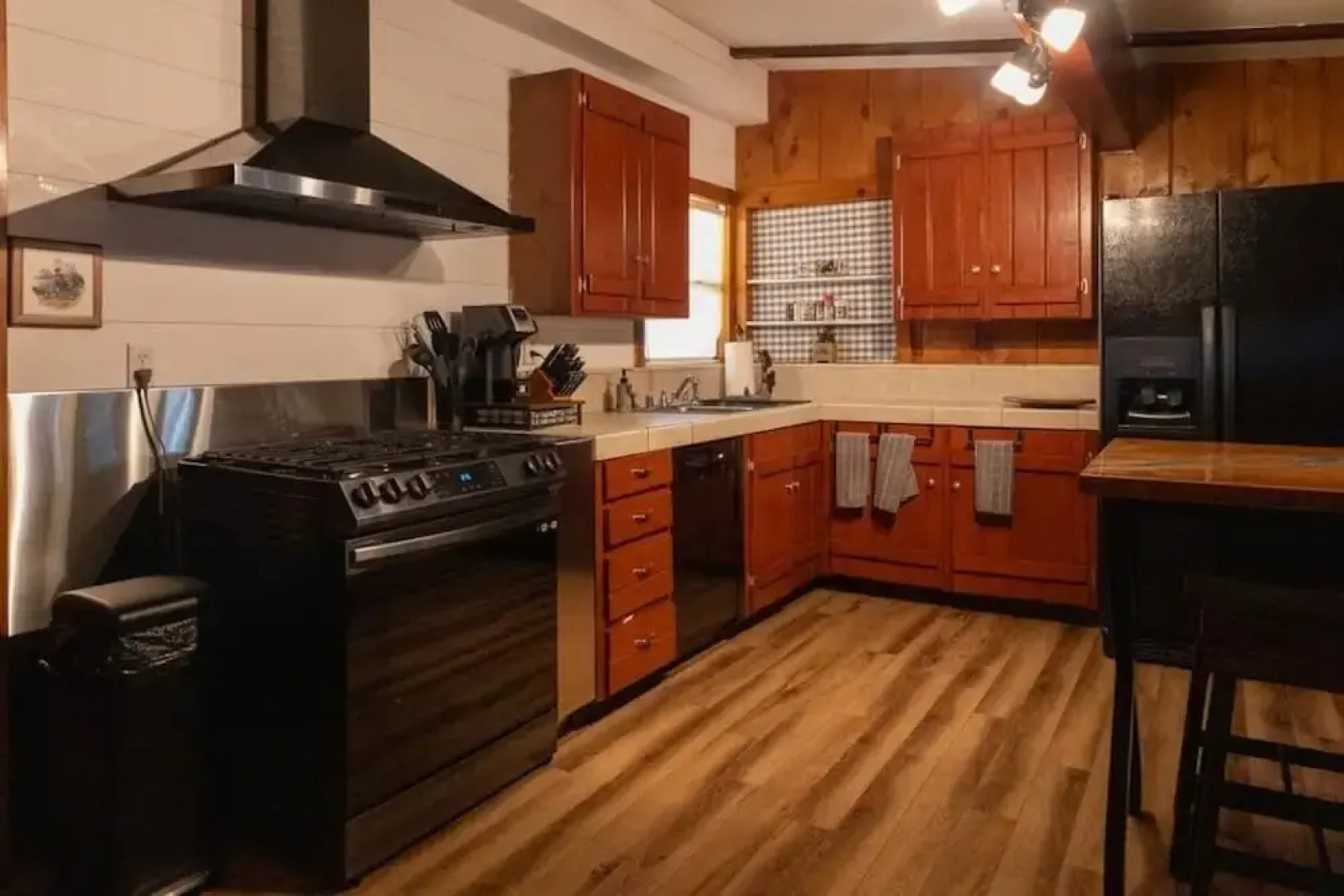 Nature's Bounty Cabin: Explore, Relax, Reconnect 3 Bedroom Home by RedAwning