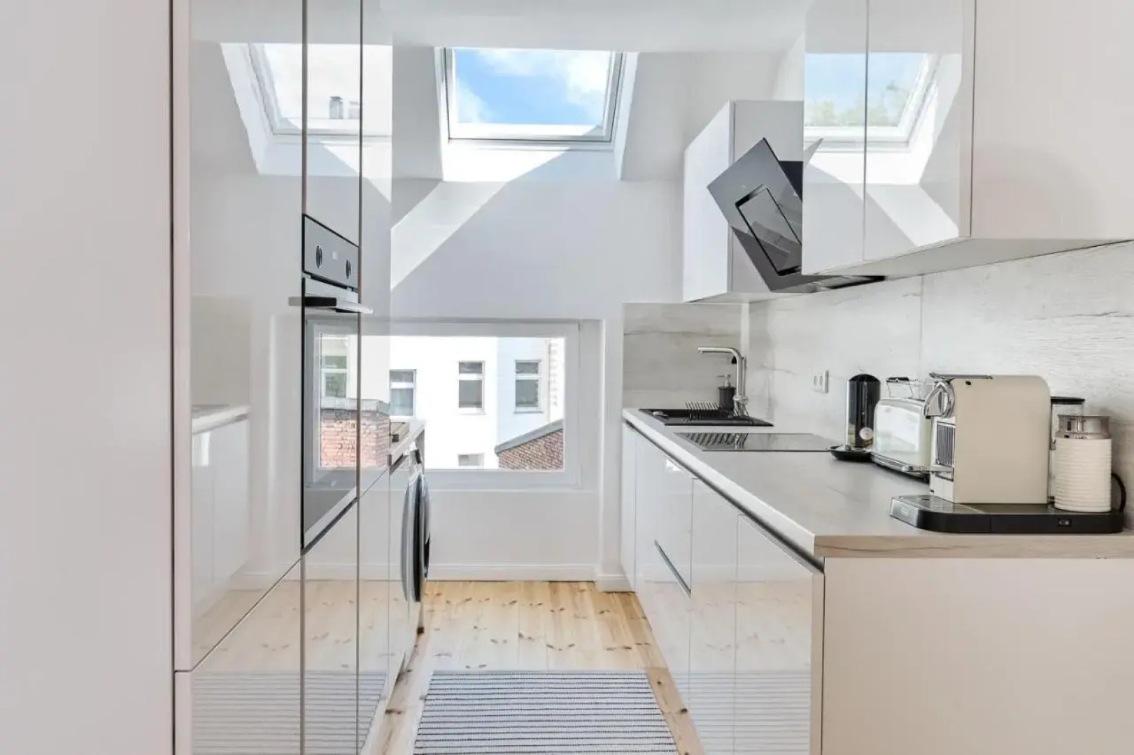 *80 M2 Stylish Apt* Netflix * Kitchen* Nespresso*