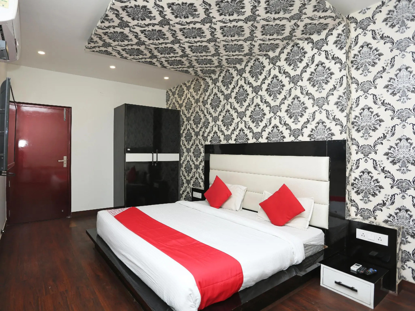 OYO 16678 Rohtak Palace