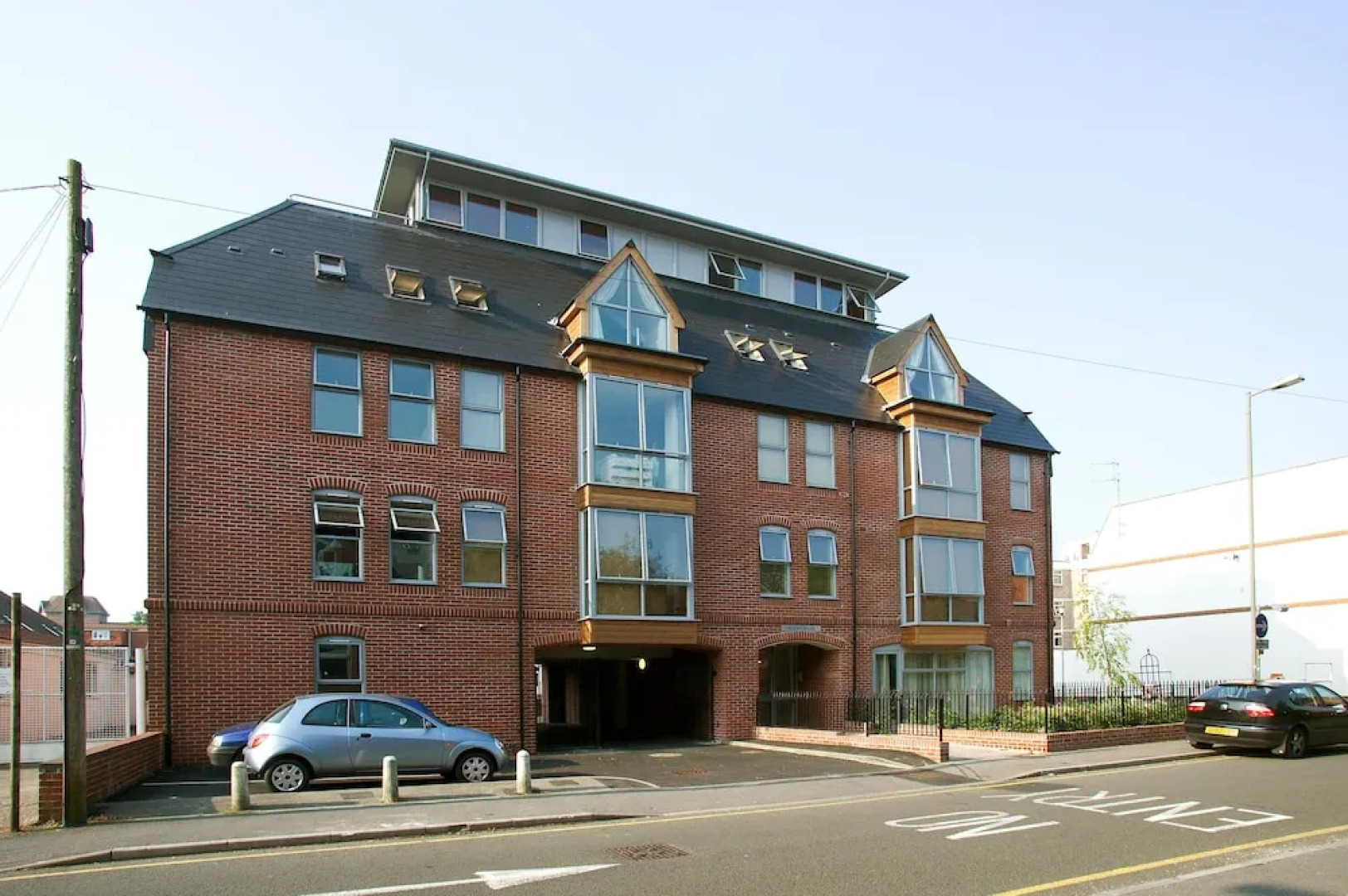 Pelican House By Esa