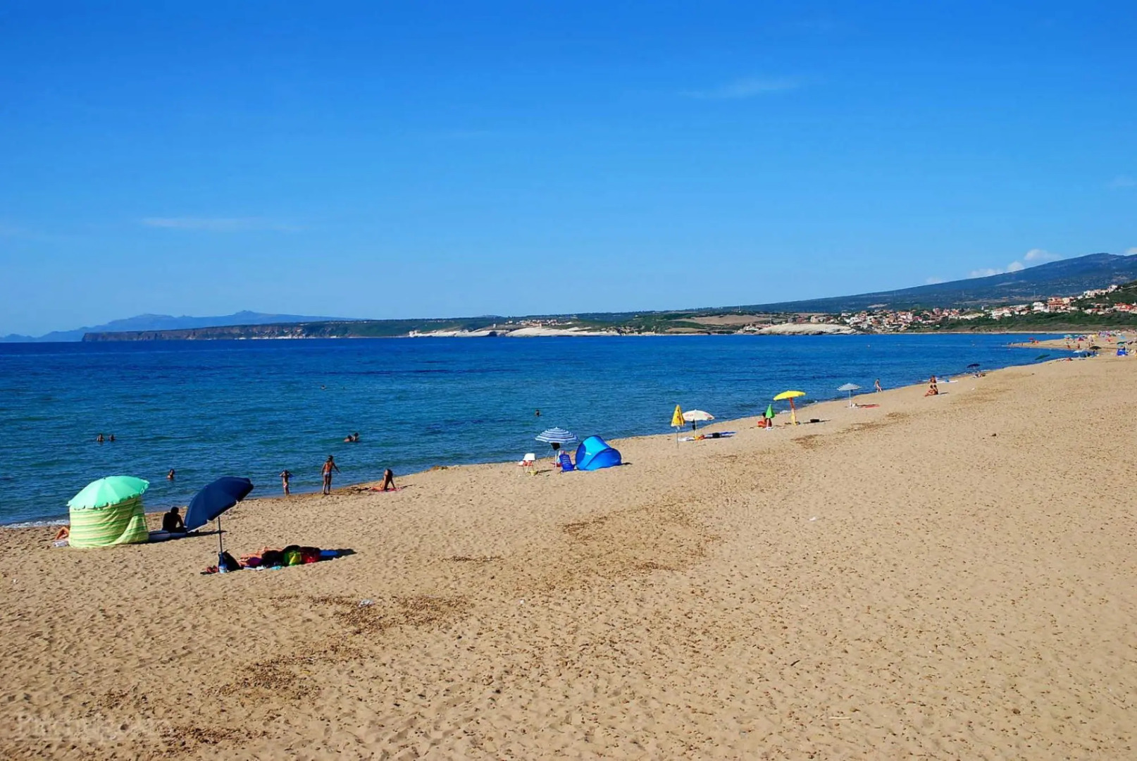 Holiday home with sea view on the beach of Is Arenas and Torre del Pozzo 300 meters from the sea sho-Casa Zinzella