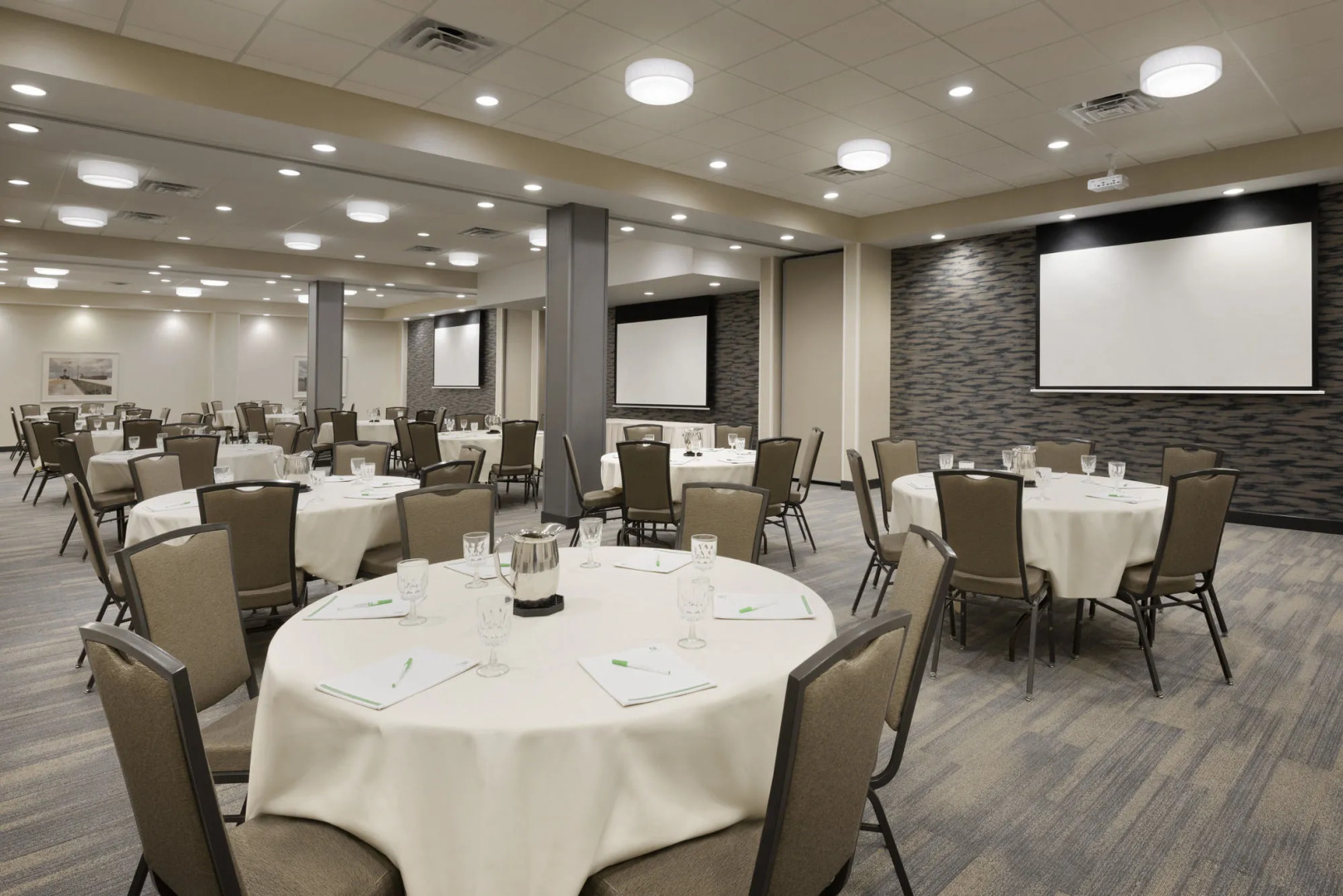 Holiday Inn & Suites Duluth Downtown by IHG