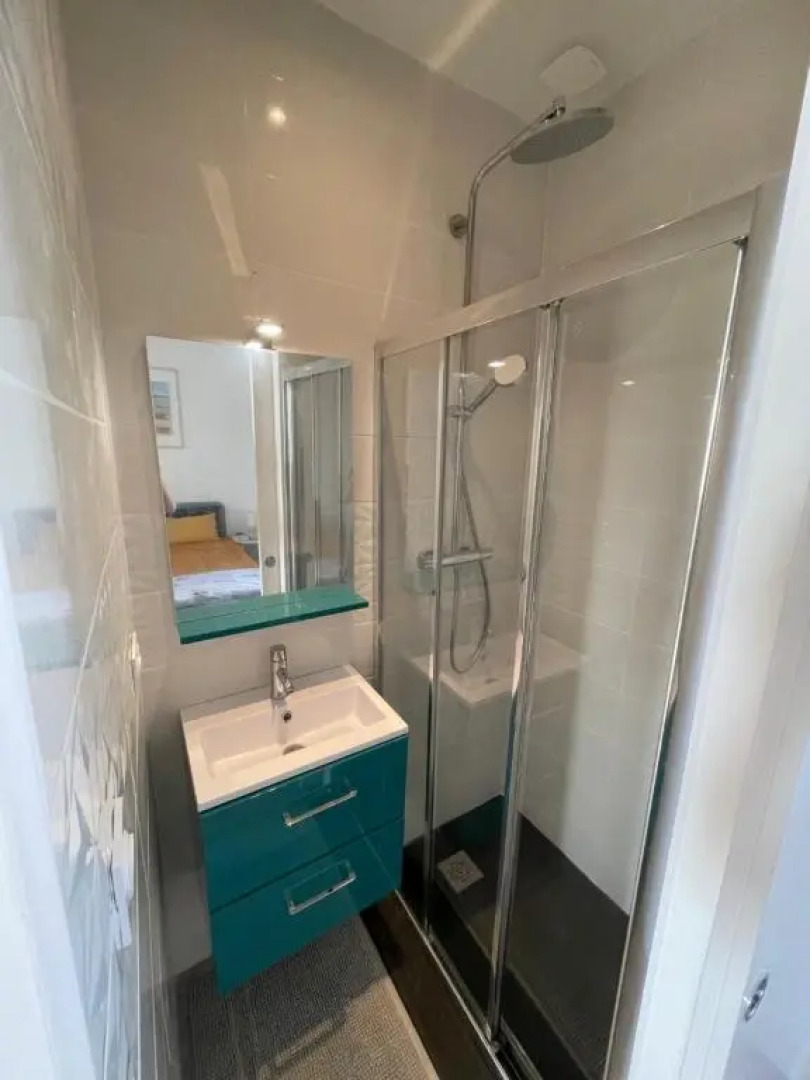 Appartement rénové dans villa d'exception face à la mer