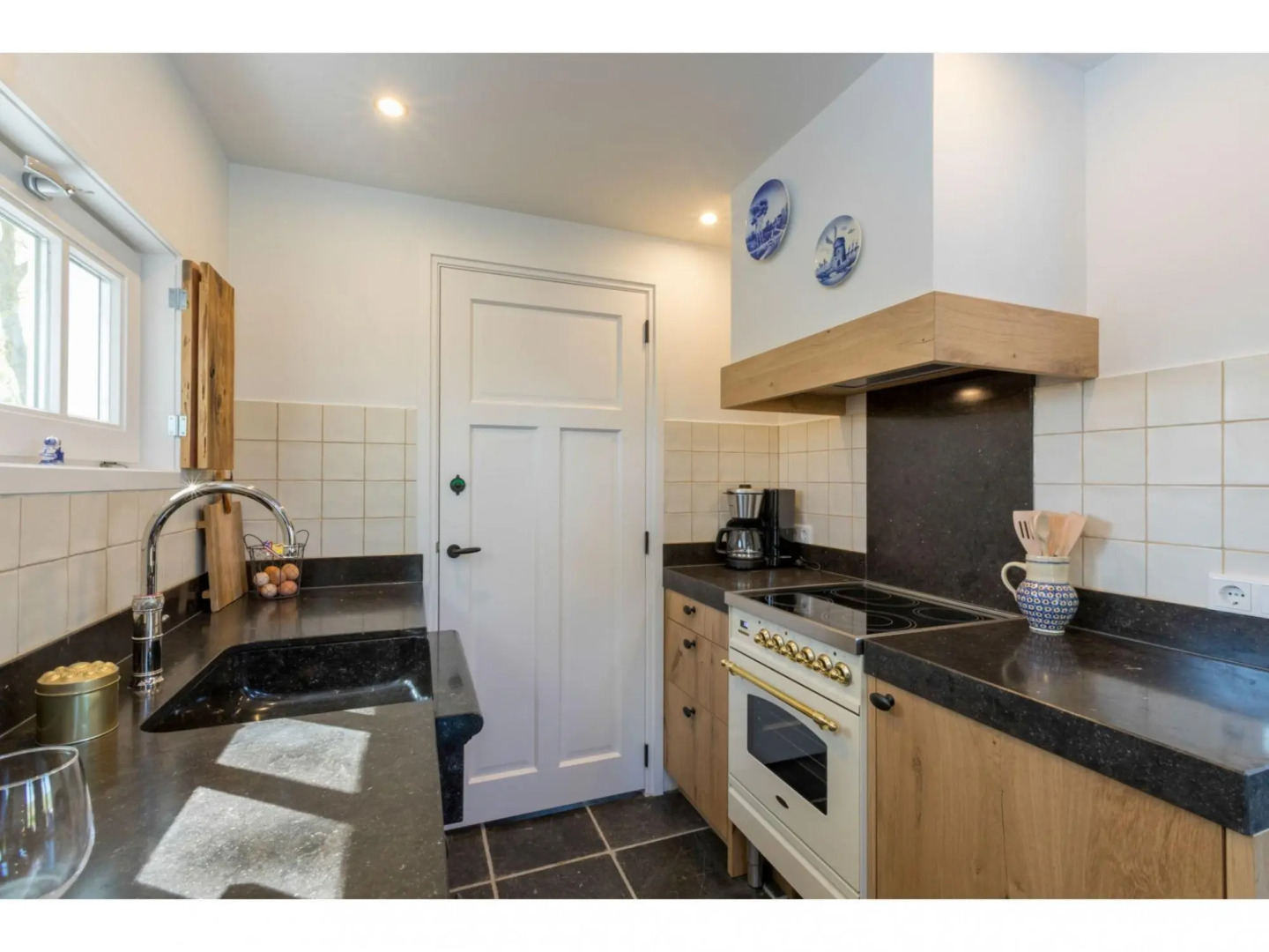 Holiday Home in Vrouwenpolder With Garden