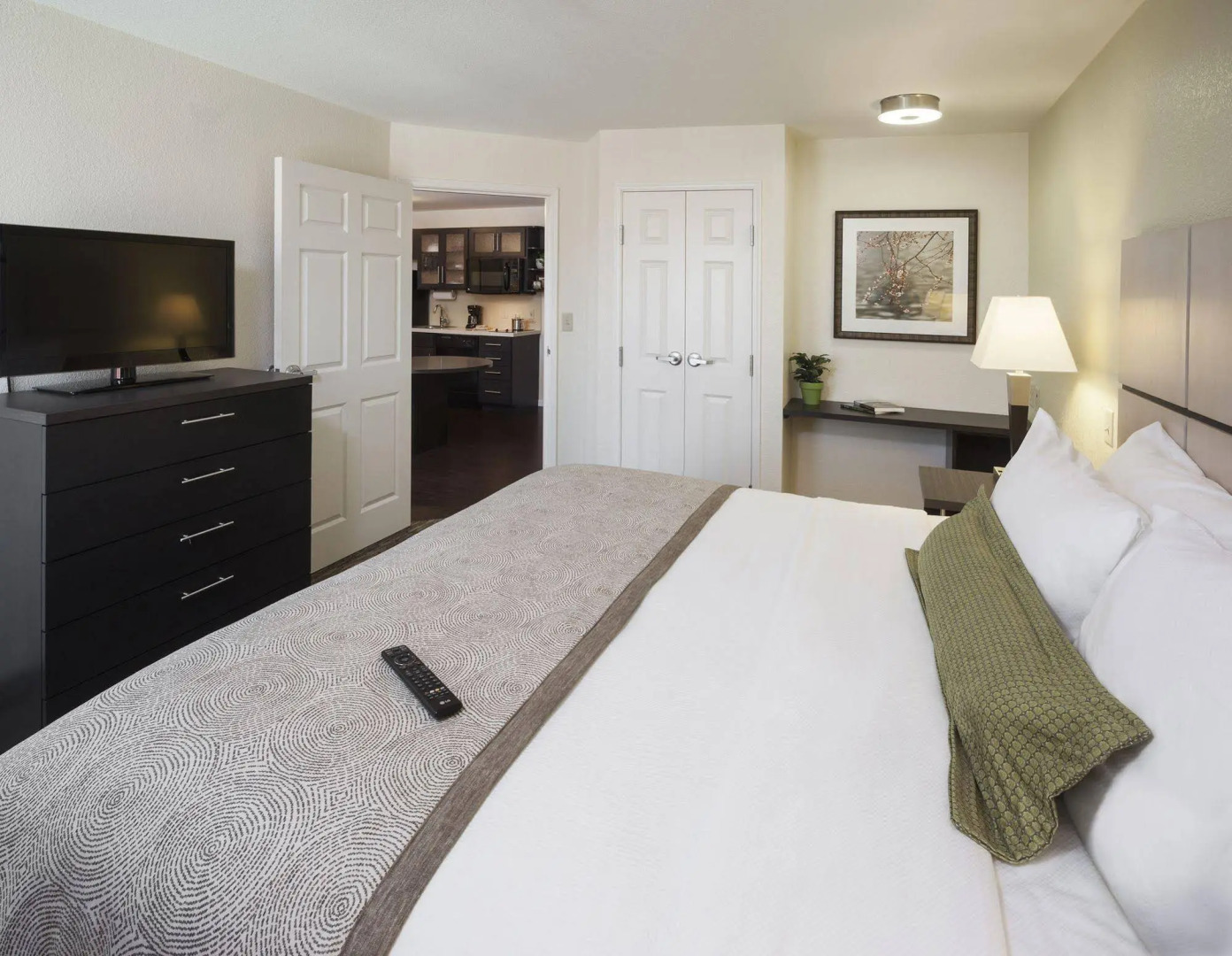 Candlewood Suites Lenexa - Overland Park Area
