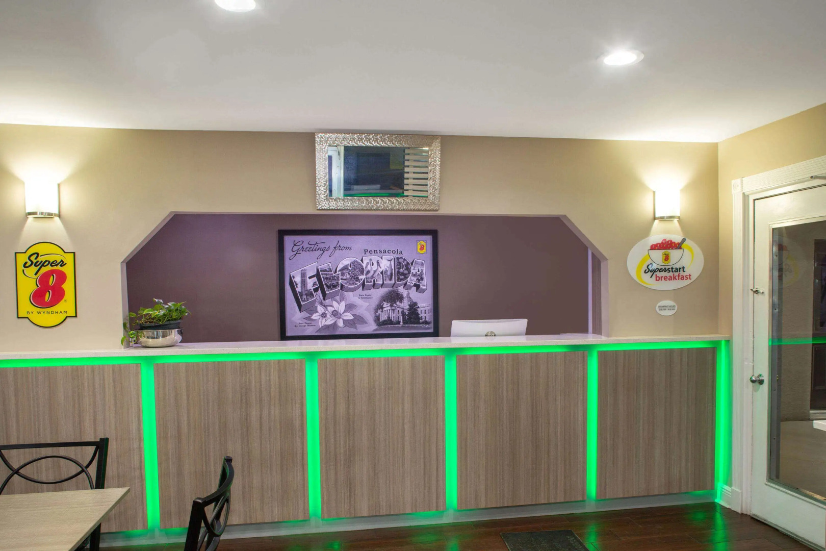 Super 8 by Wyndham Pensacola NAS Area