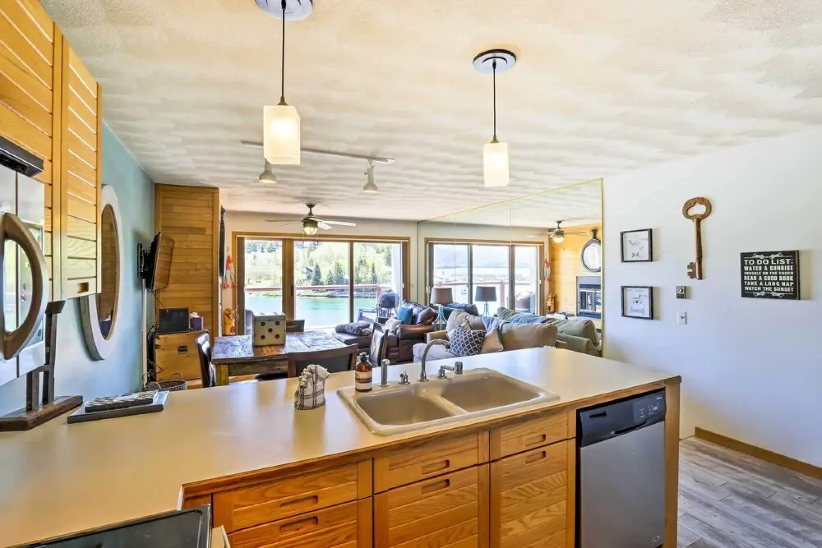 Lakefront Dillon Gem w/ Balcony: 6 Mi to Keystone