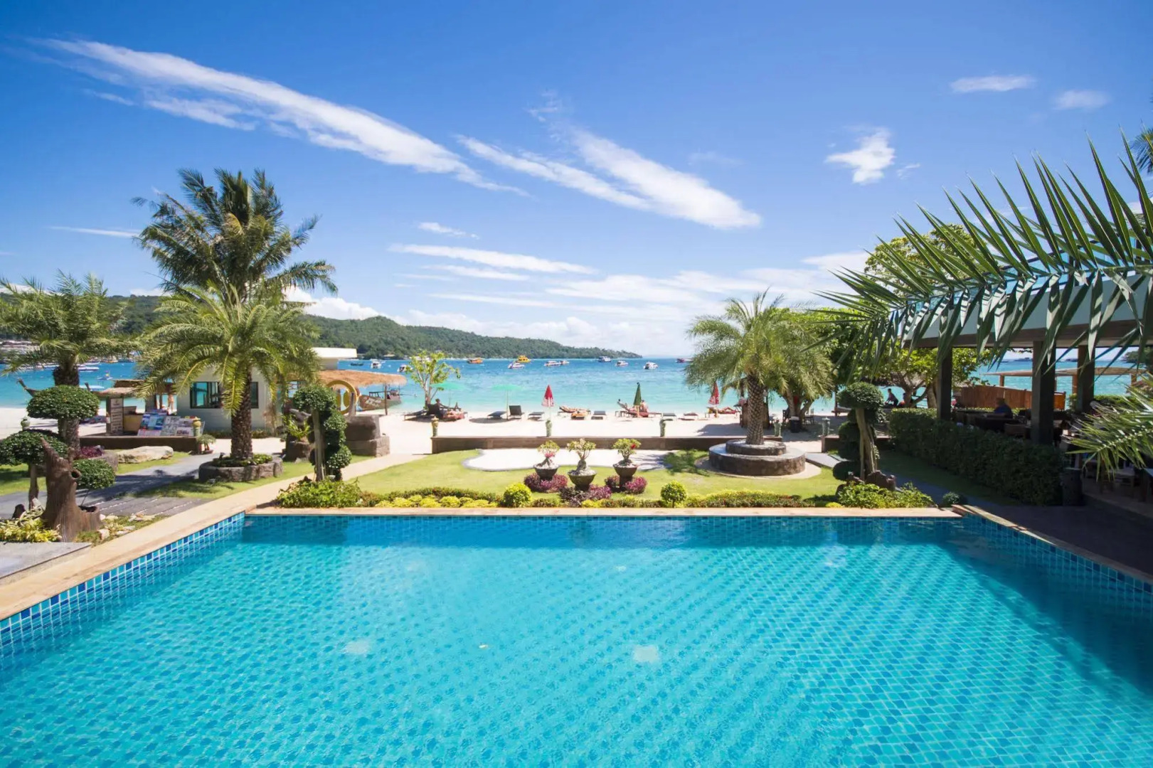 Phi Phi Nice Beach Hotel Hip