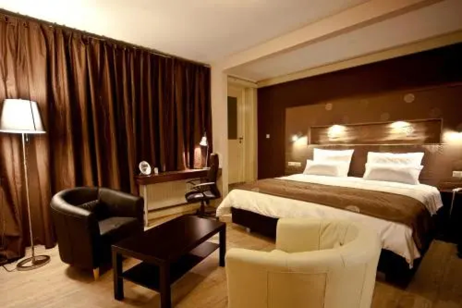 Raadhuis Dinther Suites