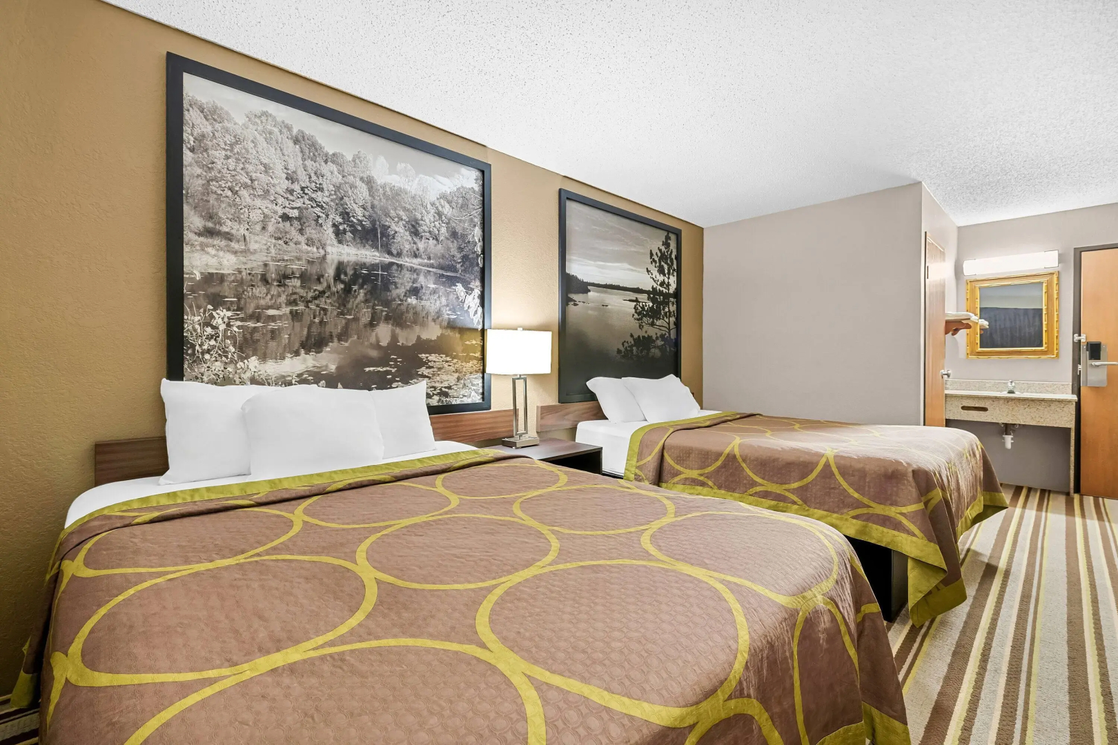 Super 8 by Wyndham Blue Earth