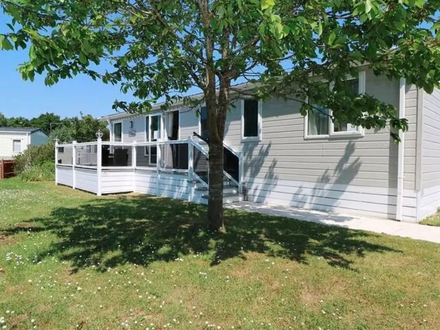 Lavish Holiday Home in Saint Leonards With Swimming Pool