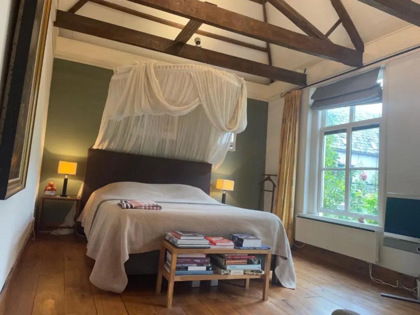 Apple Tree Cottage - discover this charming canal home in our idyllic garden