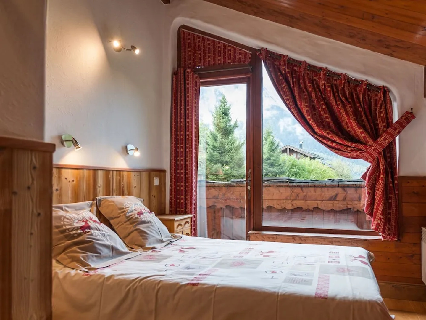 Comfortable Semi-detached Chalet 1 km. From the Nice Center