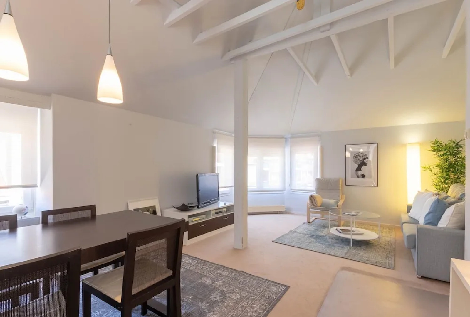 AREETA COZY apartment with parking by Aston Rentals