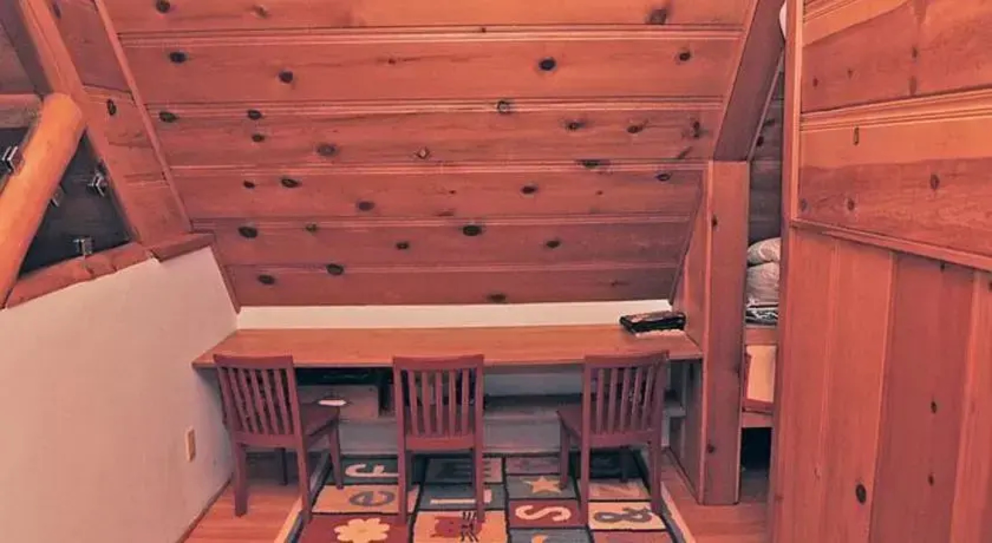 RedAwning Darling Delight Cabin