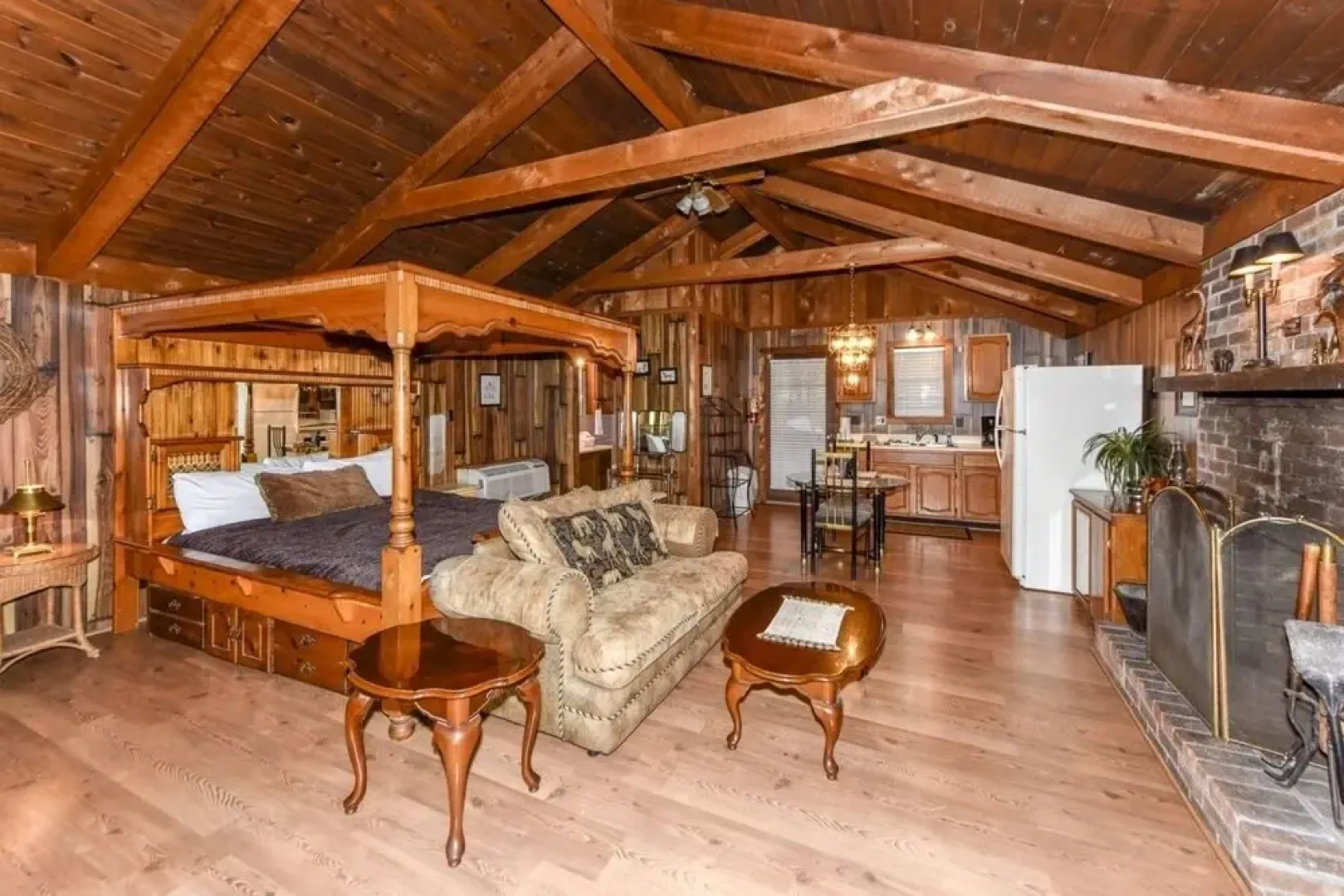 Cliff Haven 1 Bedroom Cabin by RedAwning