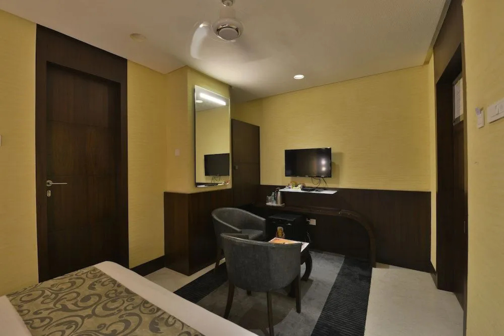 Hotel The Golden Oak Central by Citrus Prime