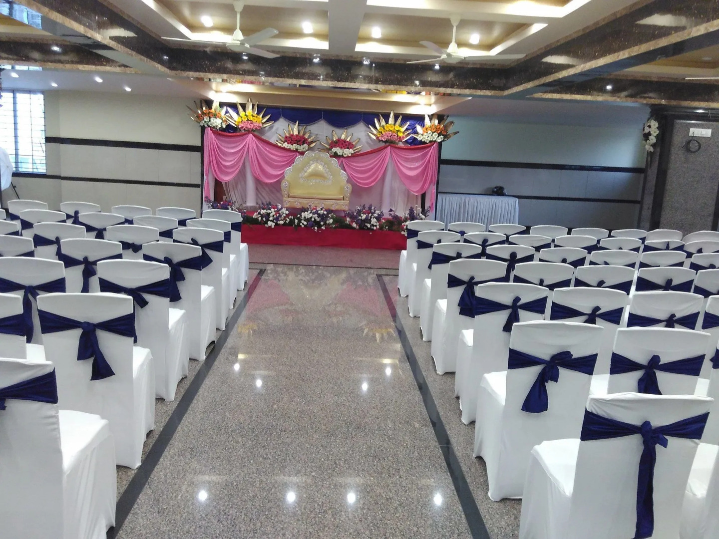 Hotel Raj Vista - Suites & Convention