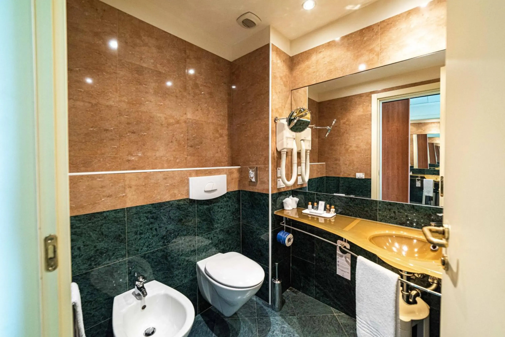 Phi Hotel Emilia