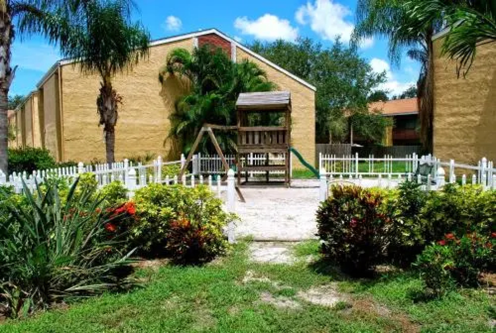 1/1 bed&bath condos 5 min drive to Siesta