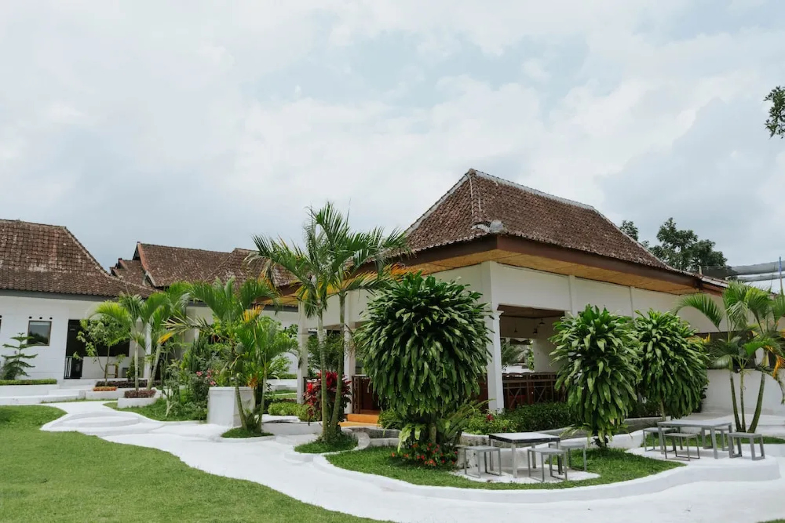 Nirvana Hotel Resort Tetebatu
