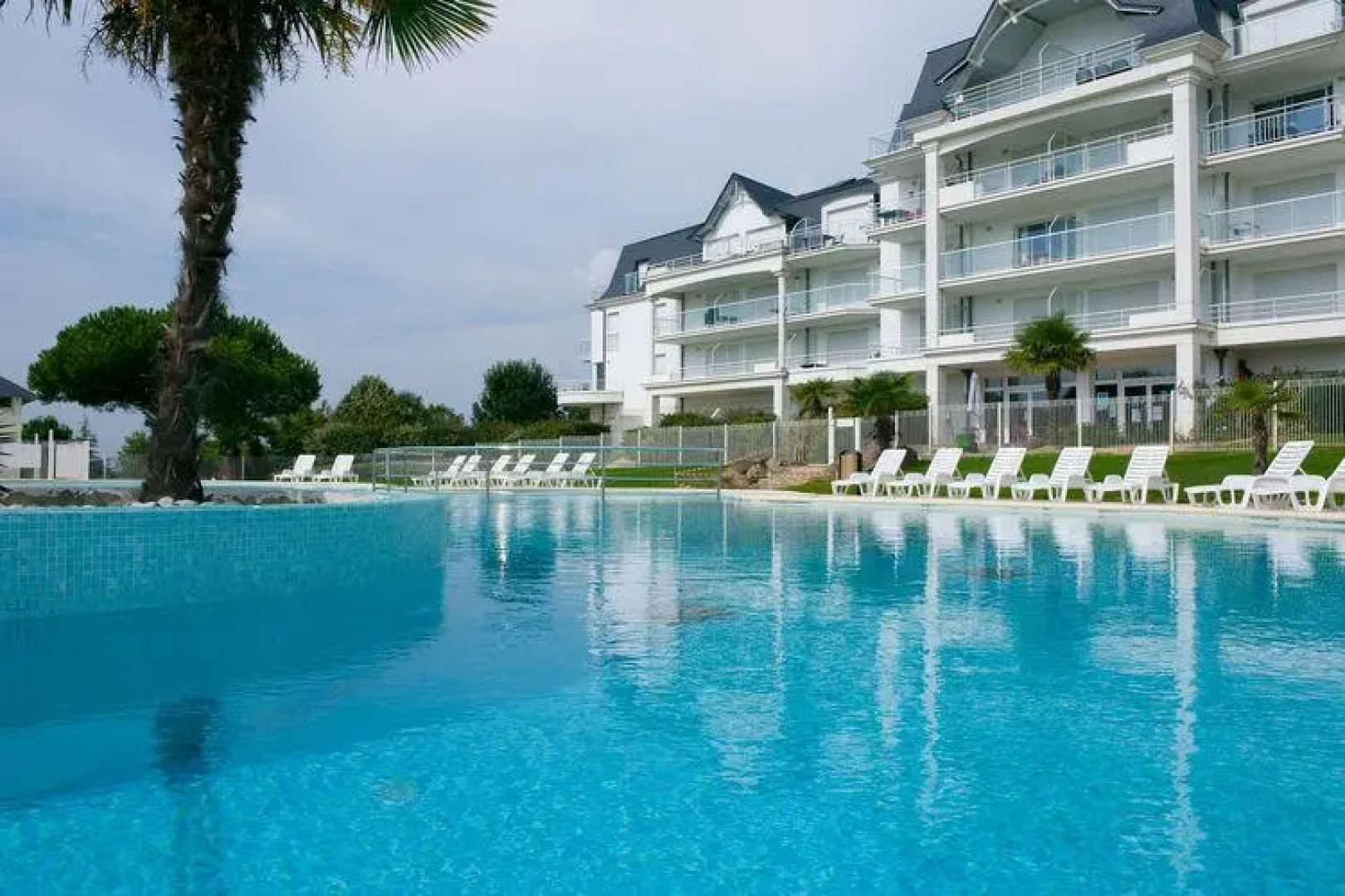 Charming holiday home with dishwasher located at golf course