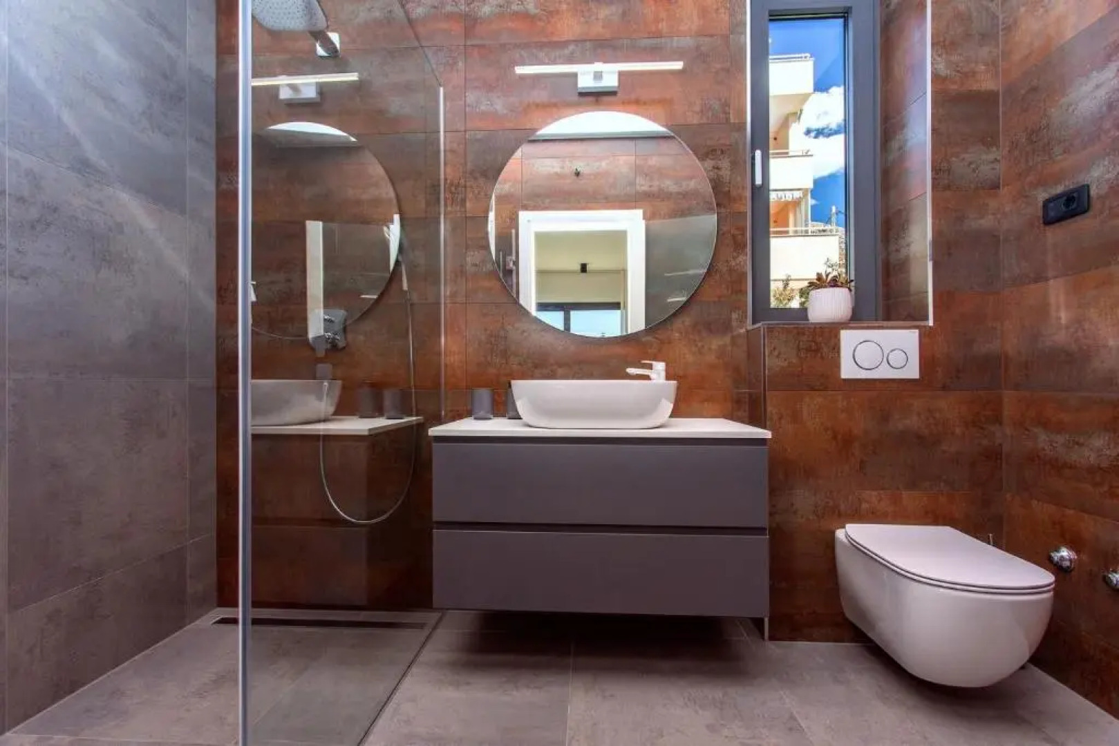 Luxury VILLA CECILIA with 4 en-suite bedrooms located 250m from the beach in Podstrana, max 8 people