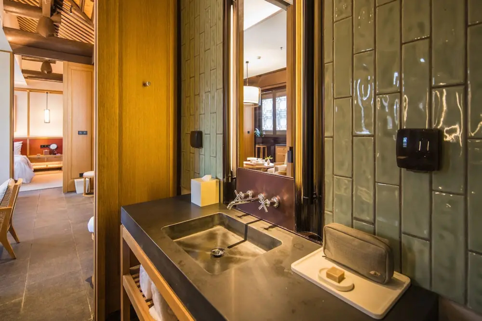 Yihe lake shore Hotspring