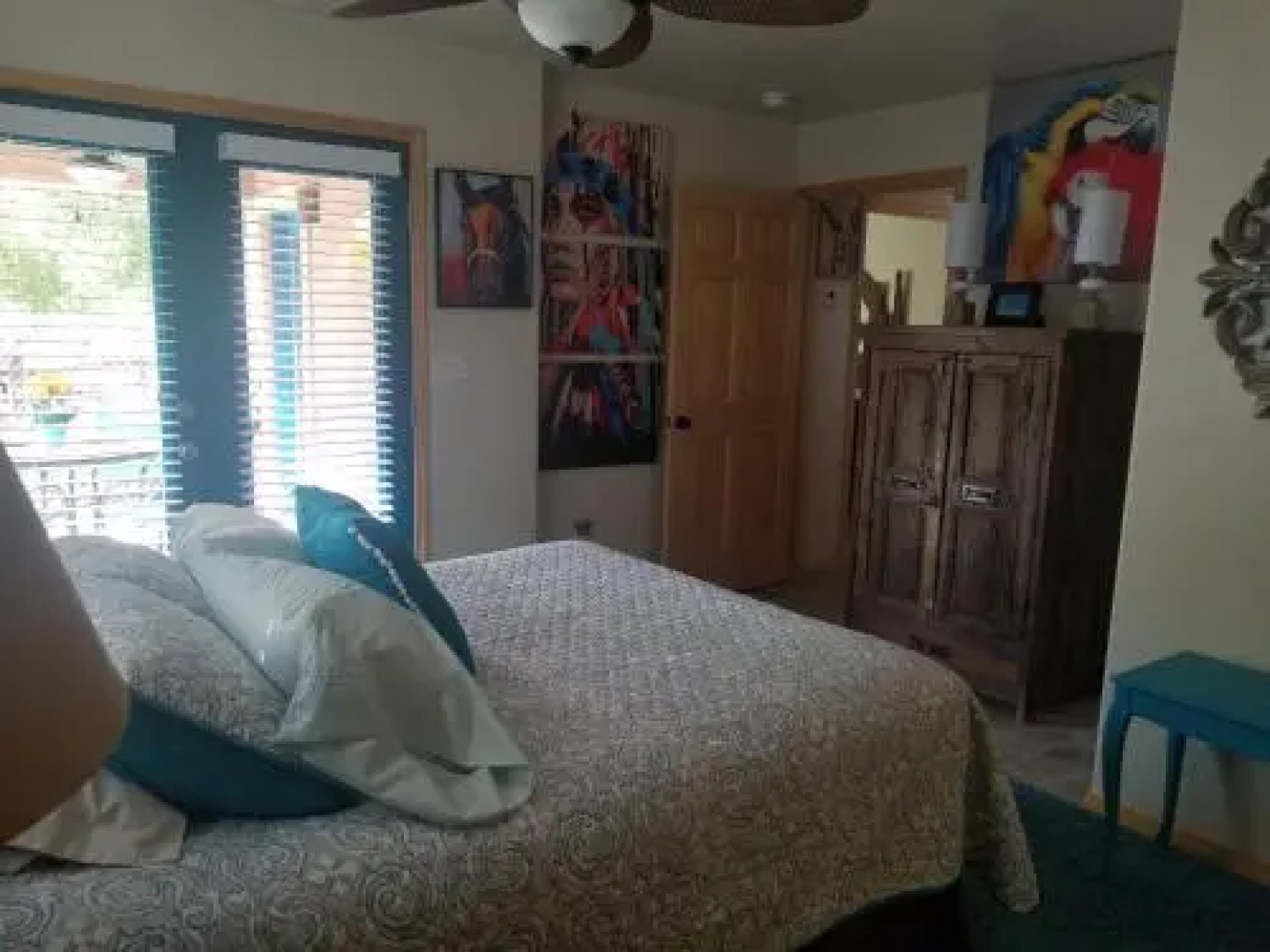 Grizzly Roadhouse Bed & Breakfast and Vacation Rentals