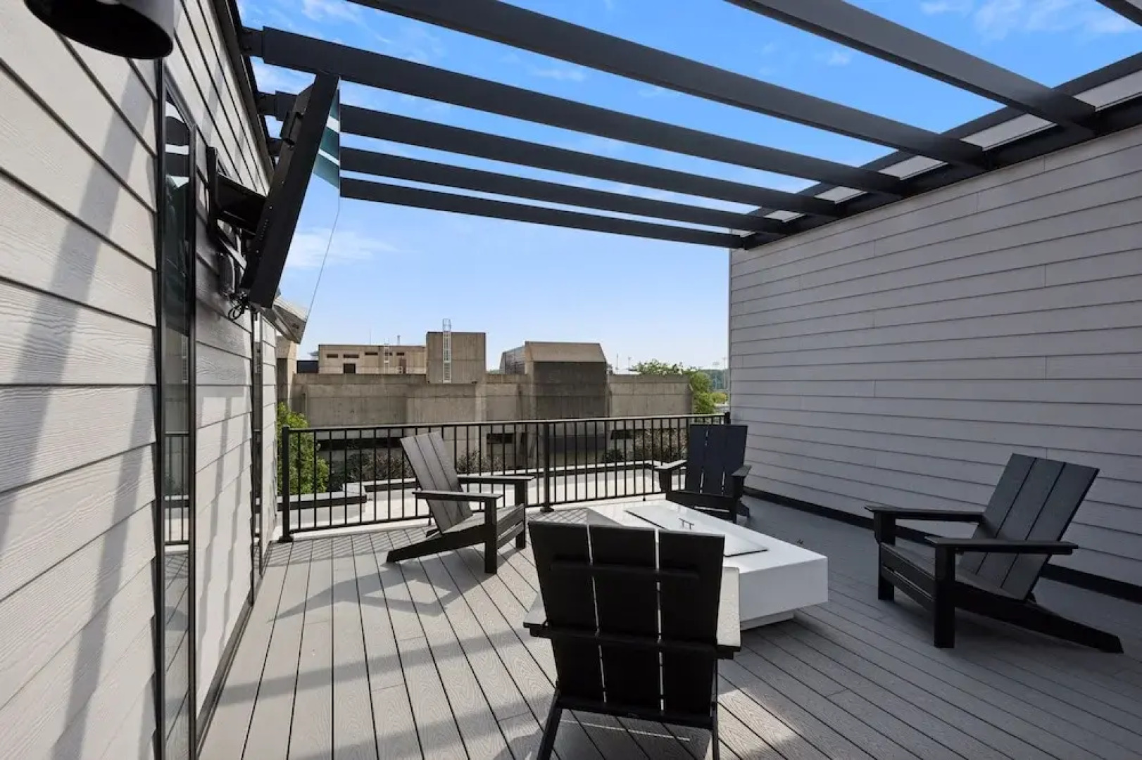 New Modern Townhome With Rooftop Patio 2 Bedroom Townhouse by RedAwning