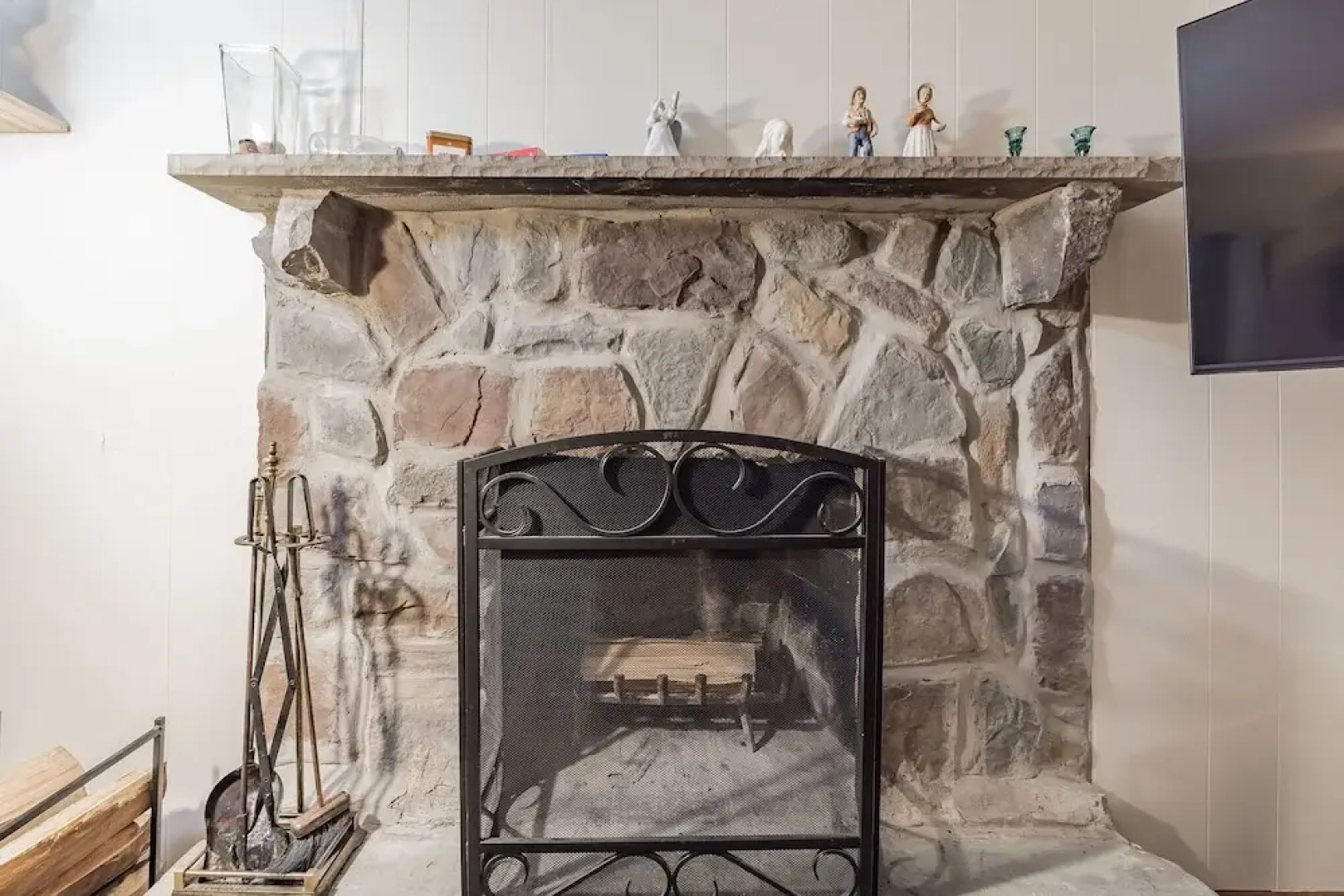 Pet Friendly Mountain Home W/ Fishing Access: 10 Mi To Ski! Pet Friendly! 3 Bedroom Home by Redawning