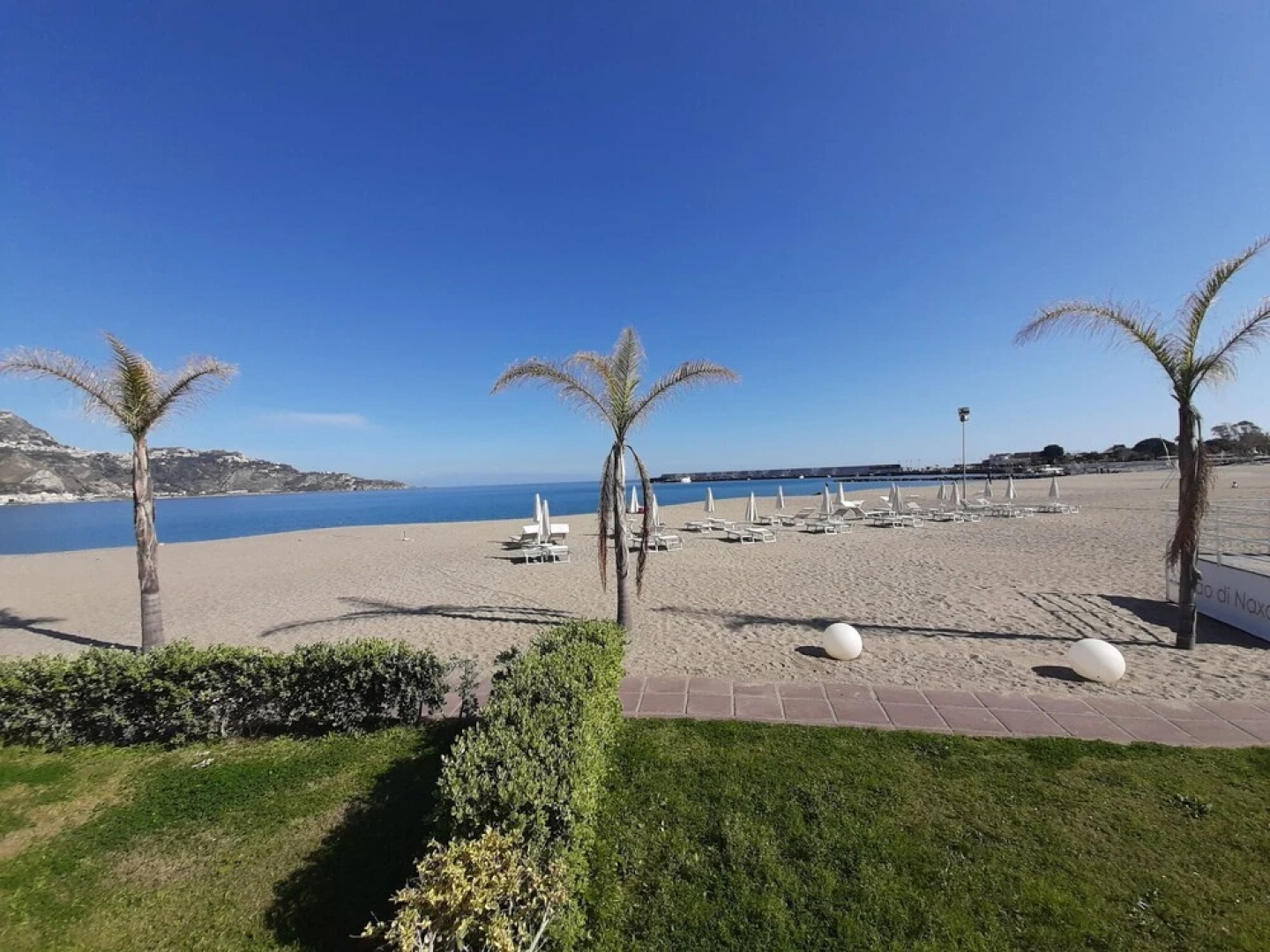 Holiday House in Lungomare Tysandros Giardini Naxos