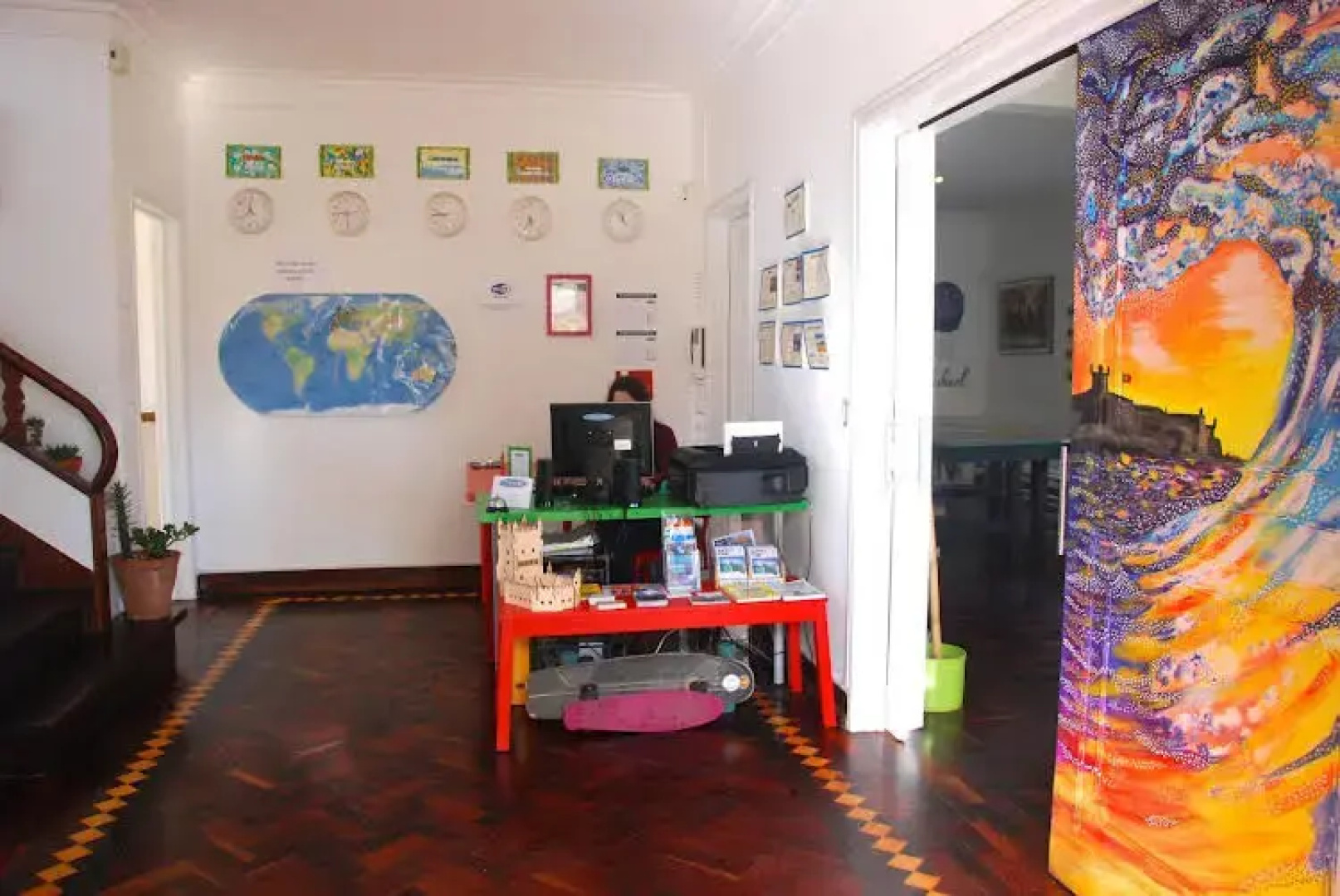 Carcavelos Beach Hostel