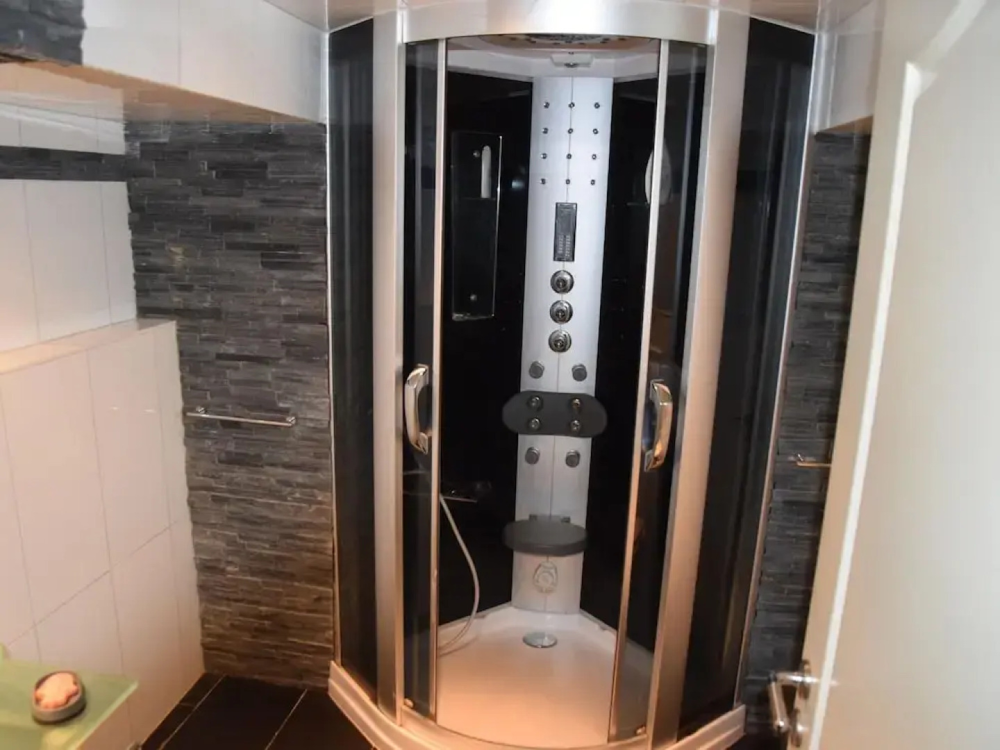 Bewitching Apartment With Garden and Terrace