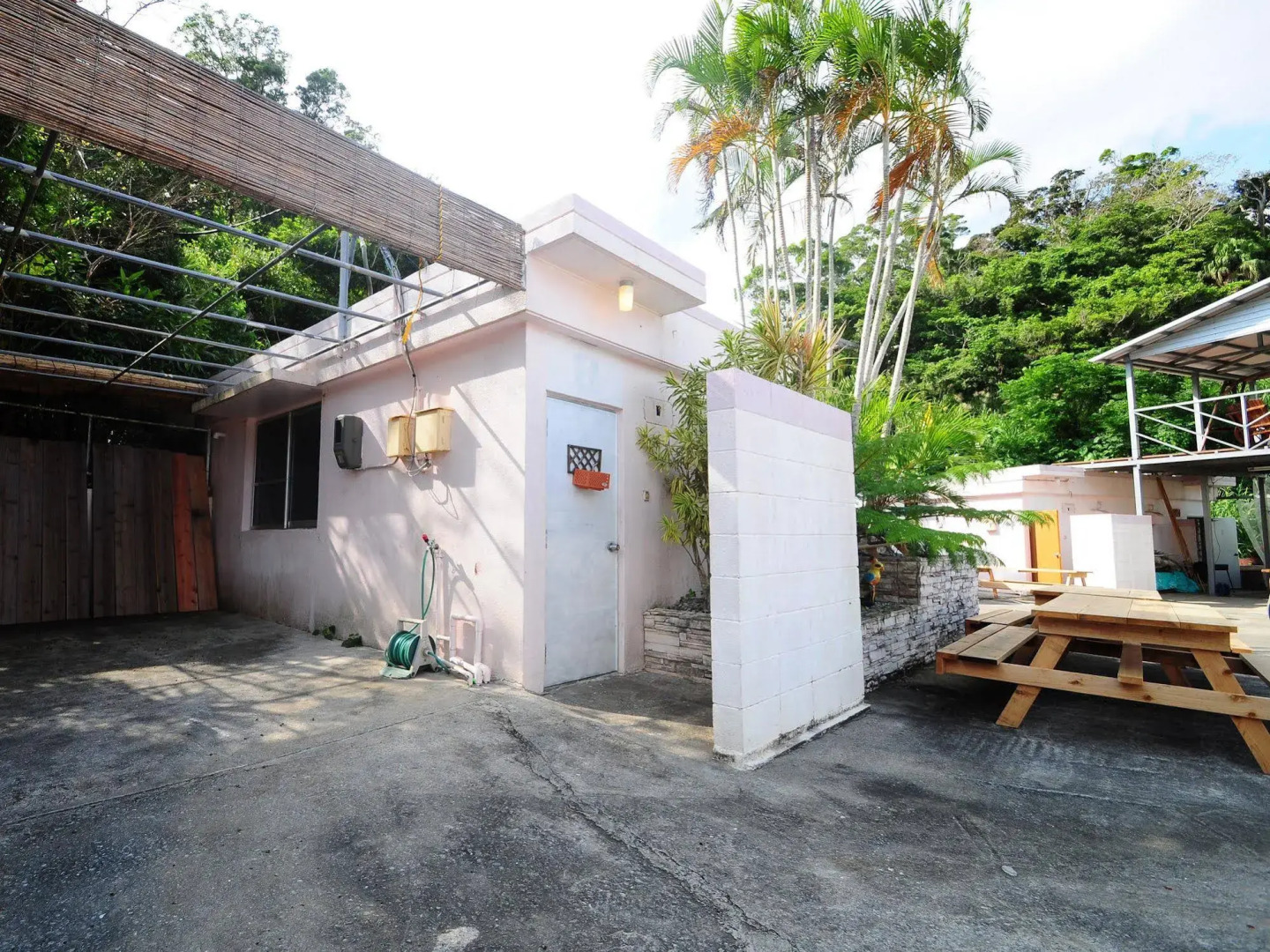 Next Tainment - Hostel